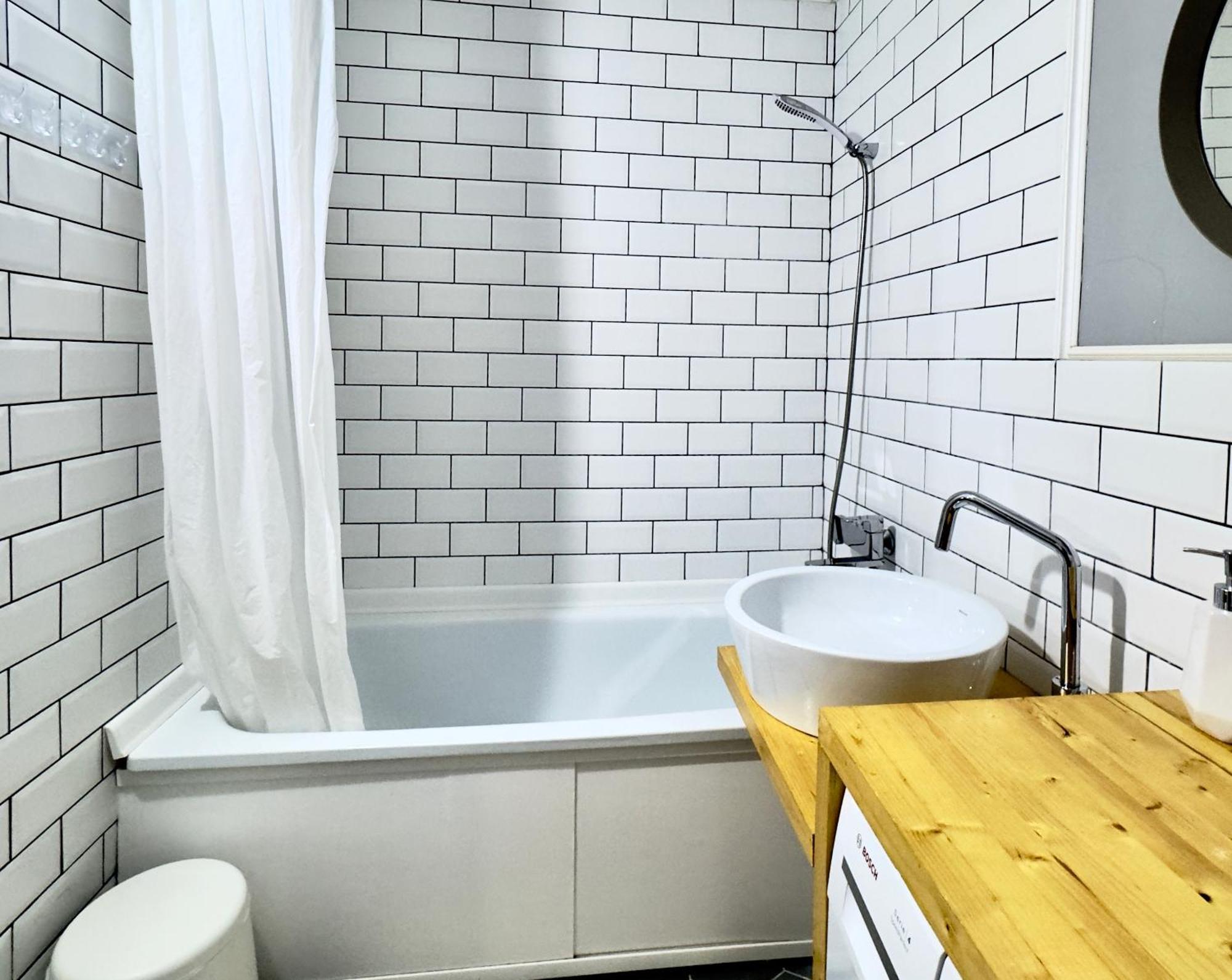 Двушка Около Академии Scandinavian Style Atyraū Exterior foto